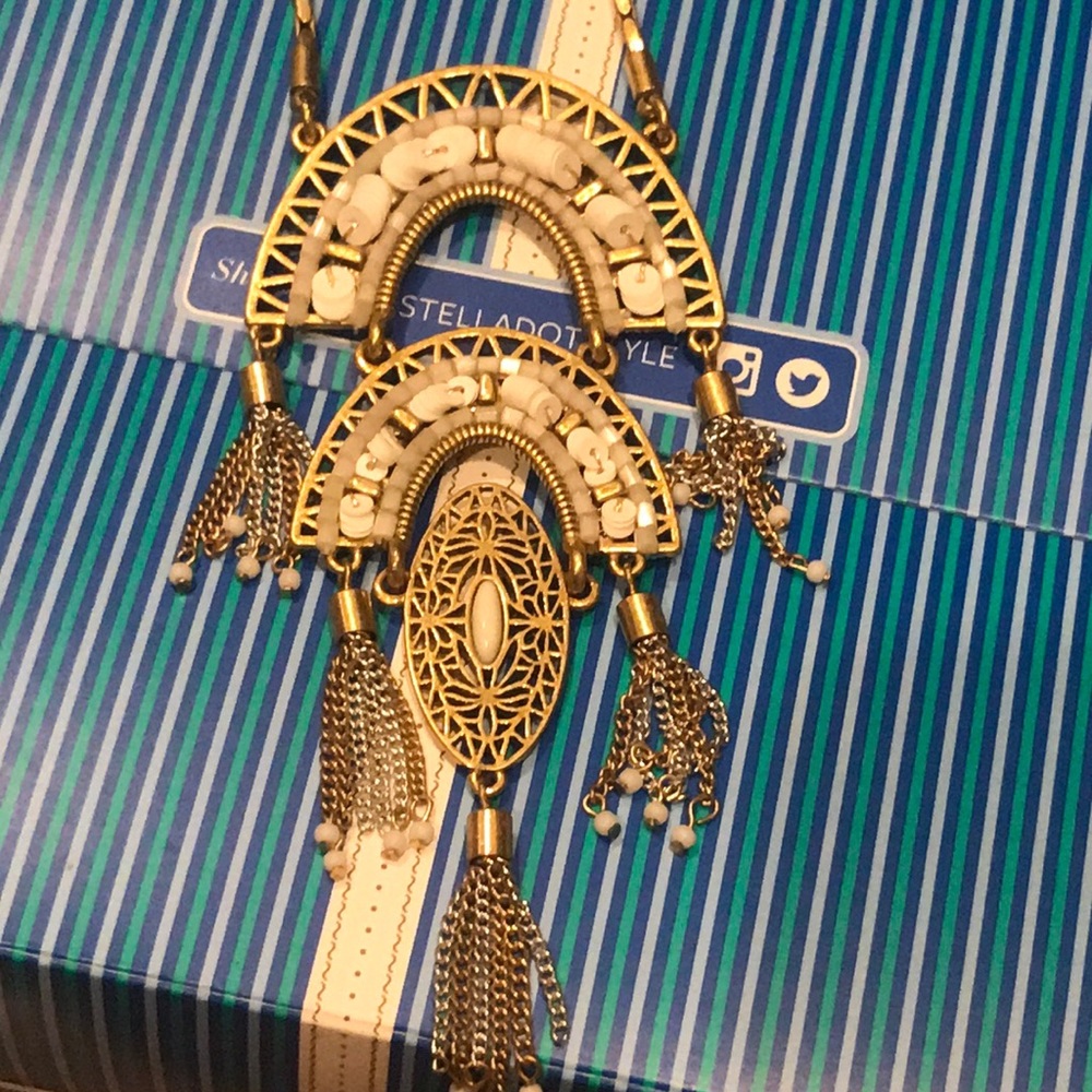 Stella and Dot Gold Necklace